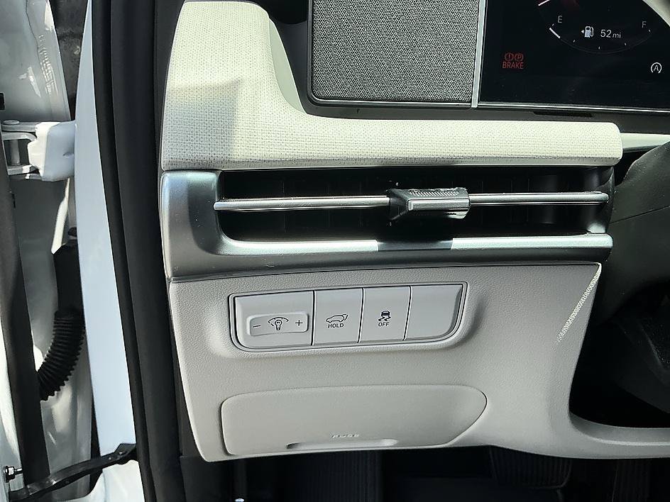Used 2025 Serenity White Pearl Hyundai SEL Convenience image 13