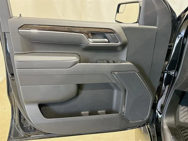 New 2026 Onyx Black GMC Elevation image 21