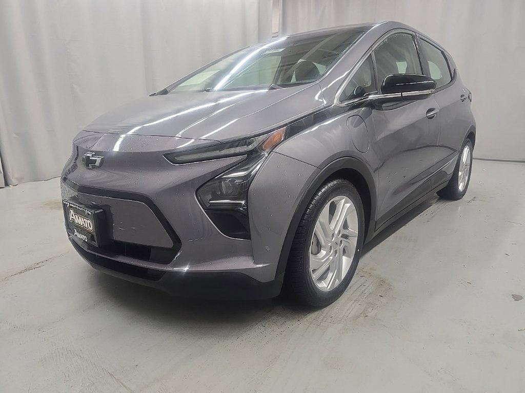 Used 2022 Chevrolet Bolt EV LT with VIN 1G1FW6S01N4128006 for sale in Glendale, WI