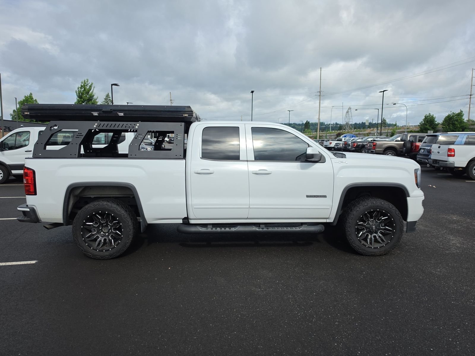 Used 2018 Summit White GMC Base image 7