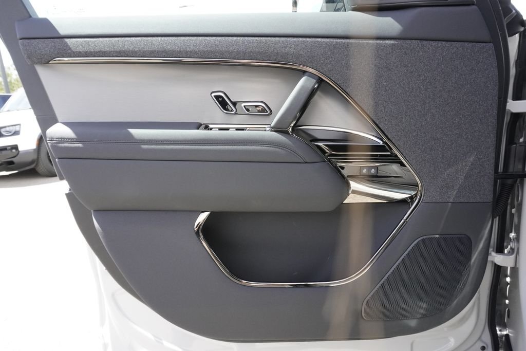 New 2026 Borasco Grey Land Rover Dynamic SE image 17