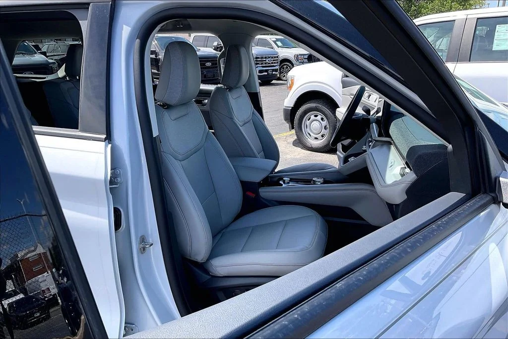 New 2026 Space White Metallic Ford Active image 6