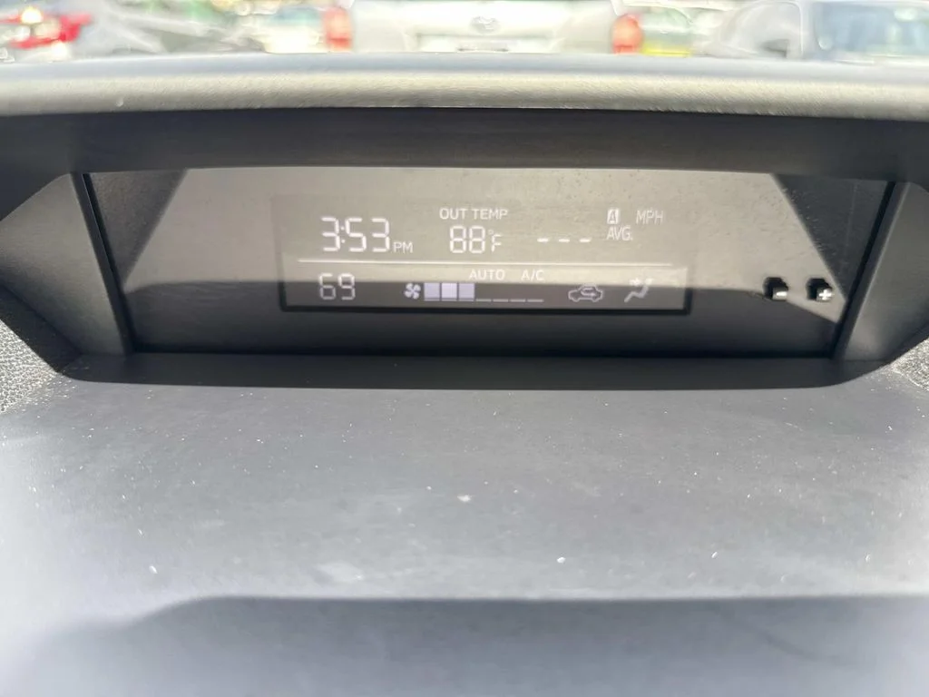 Used 2023 White Subaru Base image 27