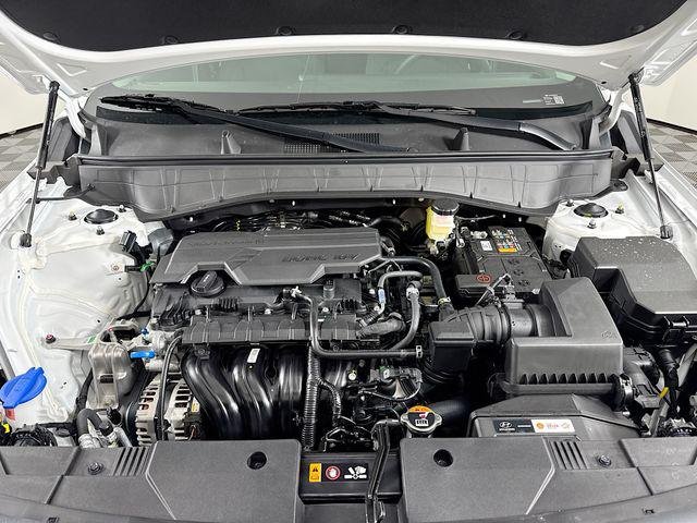 New 2026 White Hyundai SE FWD image 40