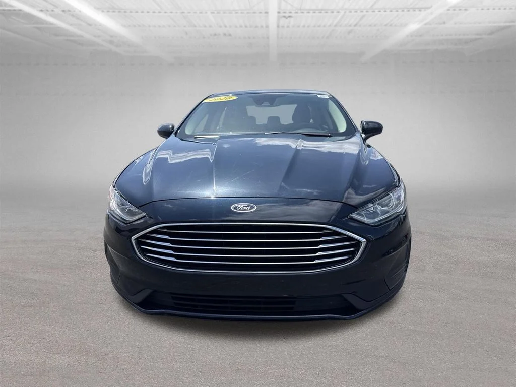 Used 2020 Blue Ford SE image 2