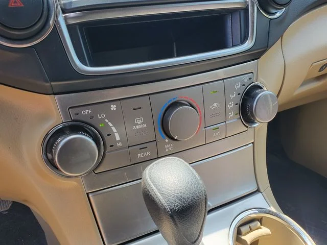 Used 2013 Red Toyota Base image 24