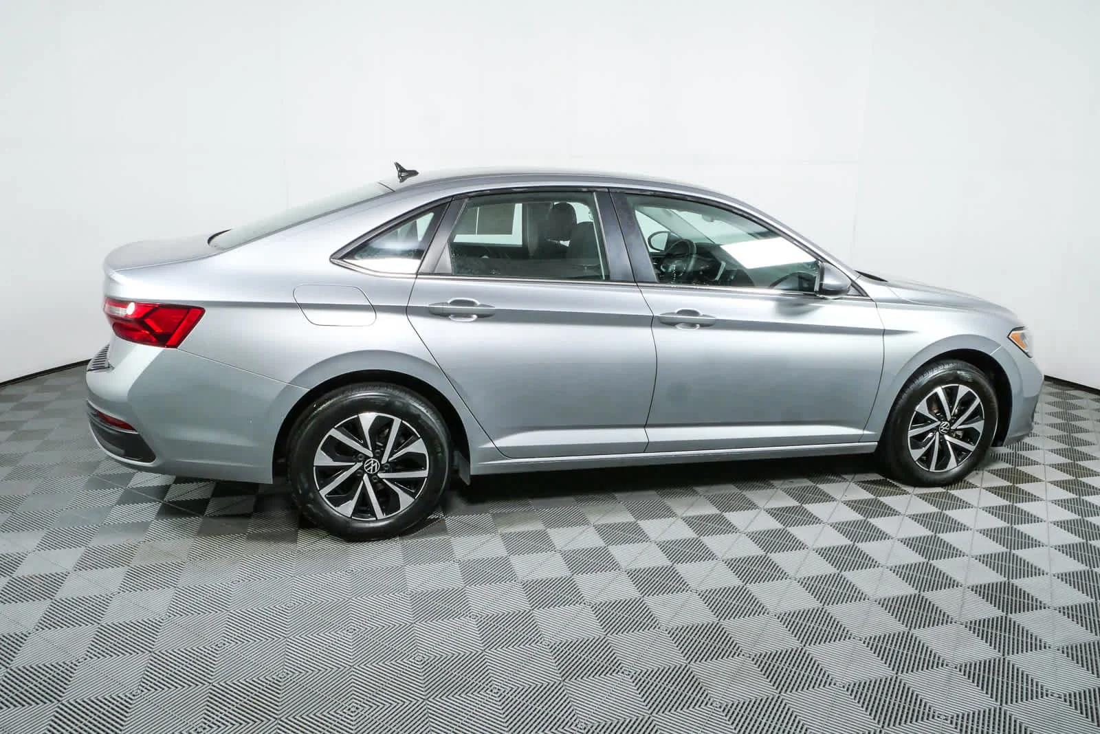 3VW5M7BUXRM080563