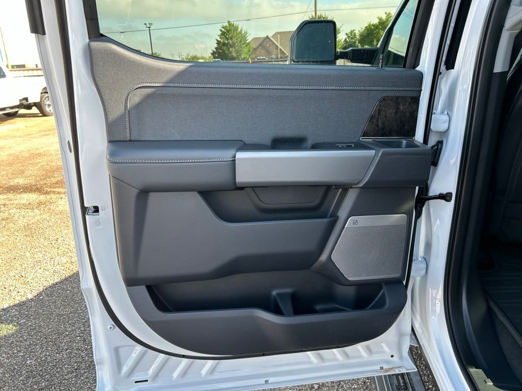 New 2026 Oxford White Ford Lariat image 38