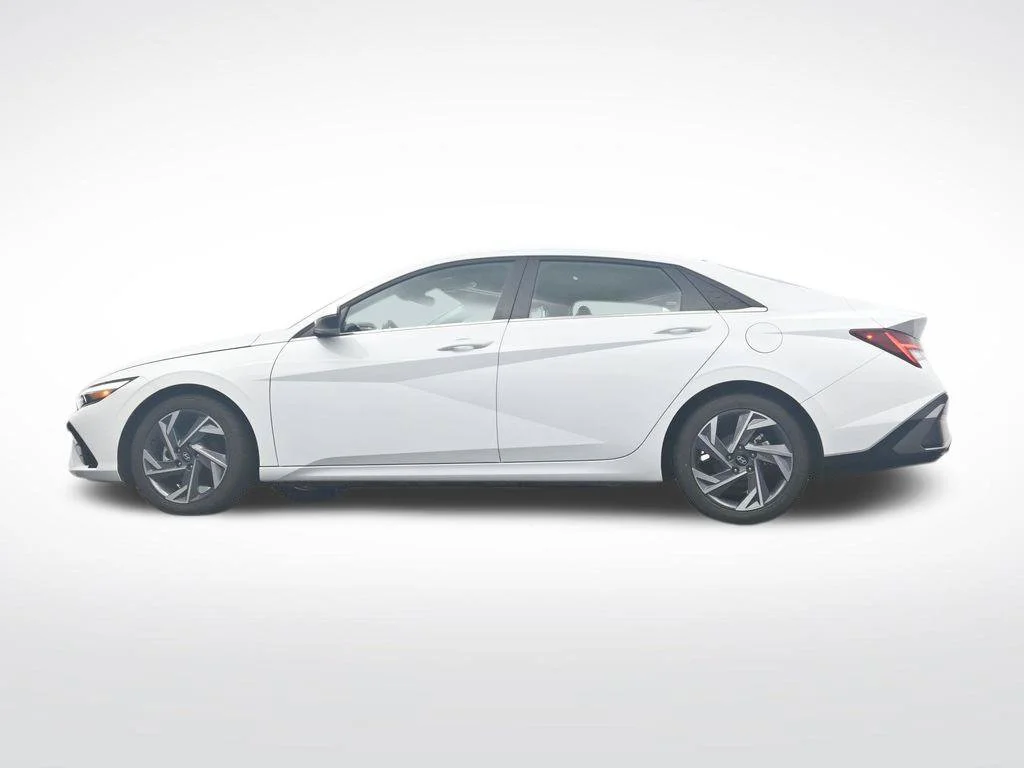 Used 2025 White Hyundai Limited image 37