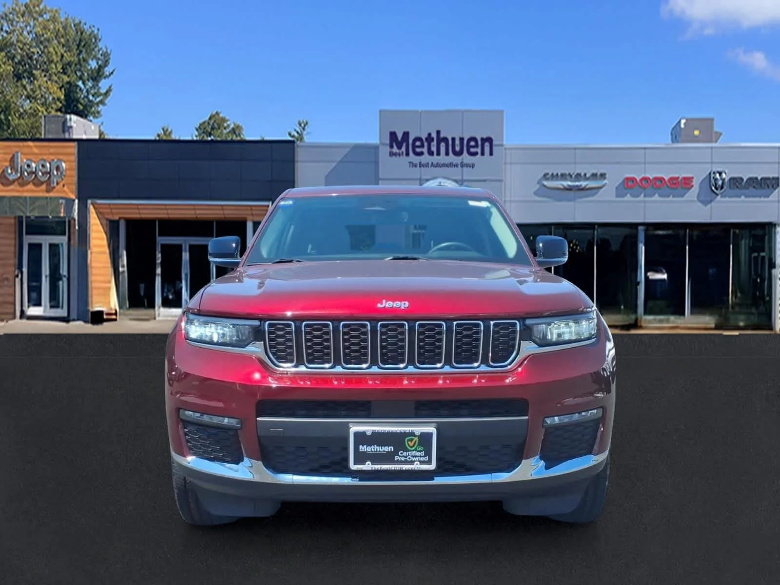 Used 2023 Velvet Red Pearlcoat Jeep Limited image 10