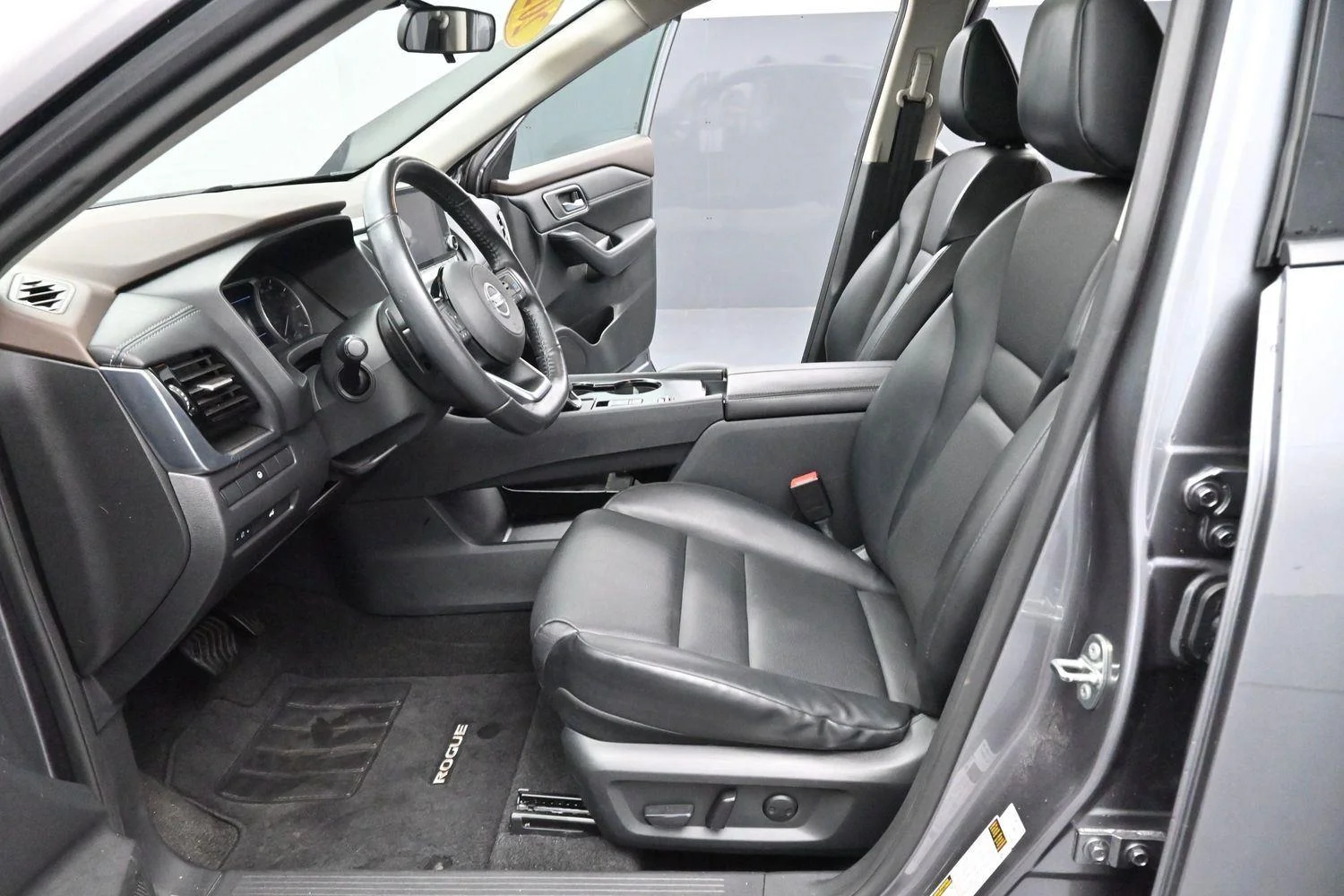 Used 2021 Gun Metallic Nissan SV image 13