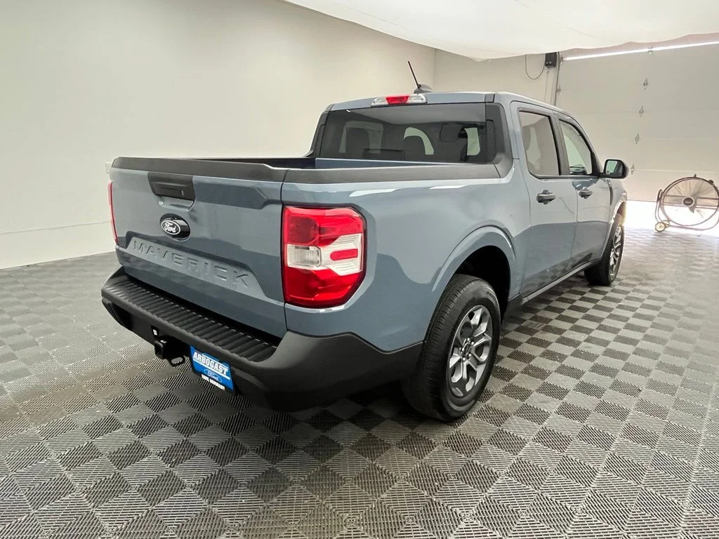 Used 2025 Gray Ford XLT image 8
