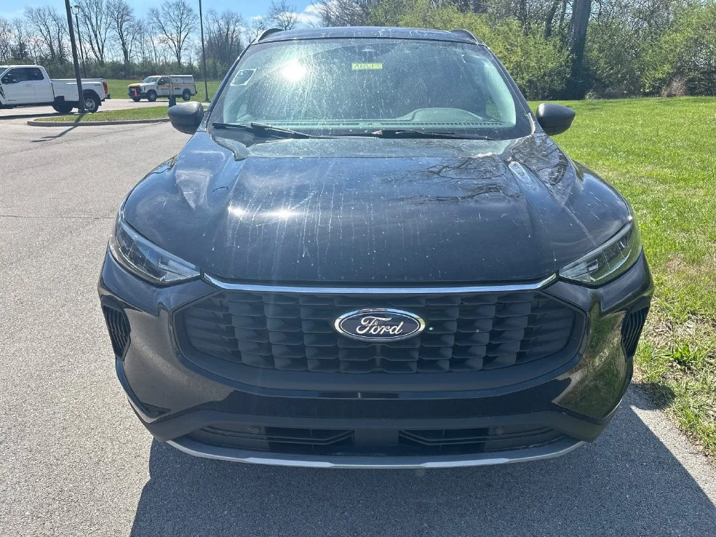 Used 2023 Black Ford Active image 14