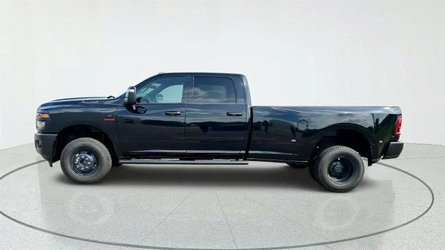 New 2026 Diamond Black Crystal Pearl-Coat Exterior Paint RAM Tradesman image 8