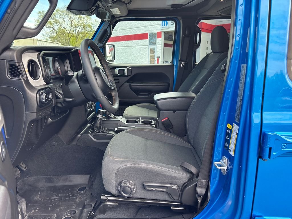 Used 2024 Blue Jeep Sport S image 11