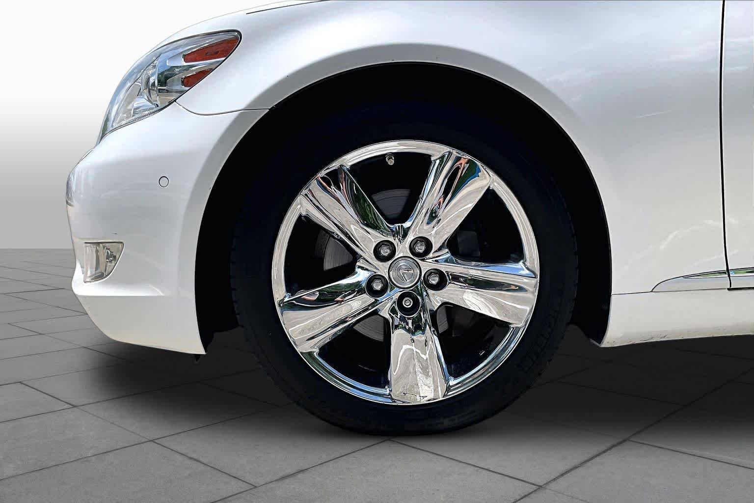 Used 2012 Starfire Pearl Lexus  image 9
