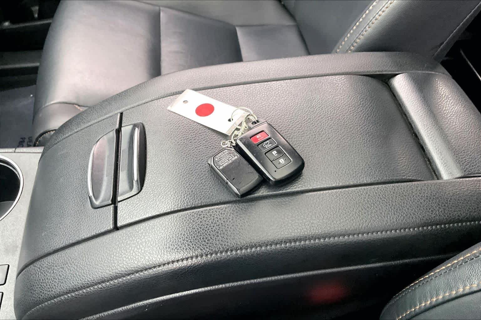 Used 2019 Midnight Black Metallic Toyota XLE image 14