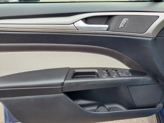Used 2019 Blue Metallic Ford SE image 19