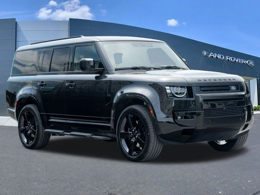 New 2026 Santorini Black Land Rover V8 image 3