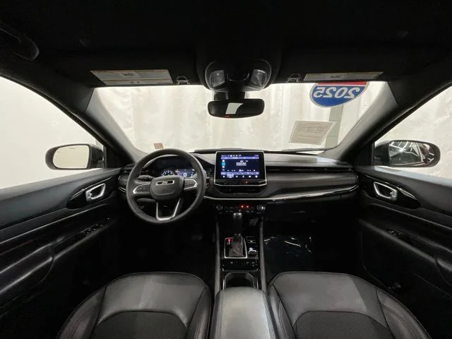 2025 Jeep Compass Trailhawk - Photo 16