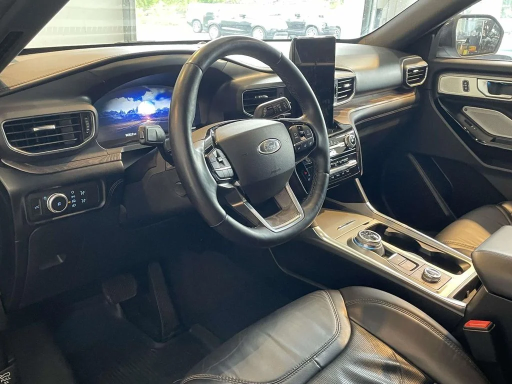 Used 2021 Silver Metallic Ford Platinum image 13
