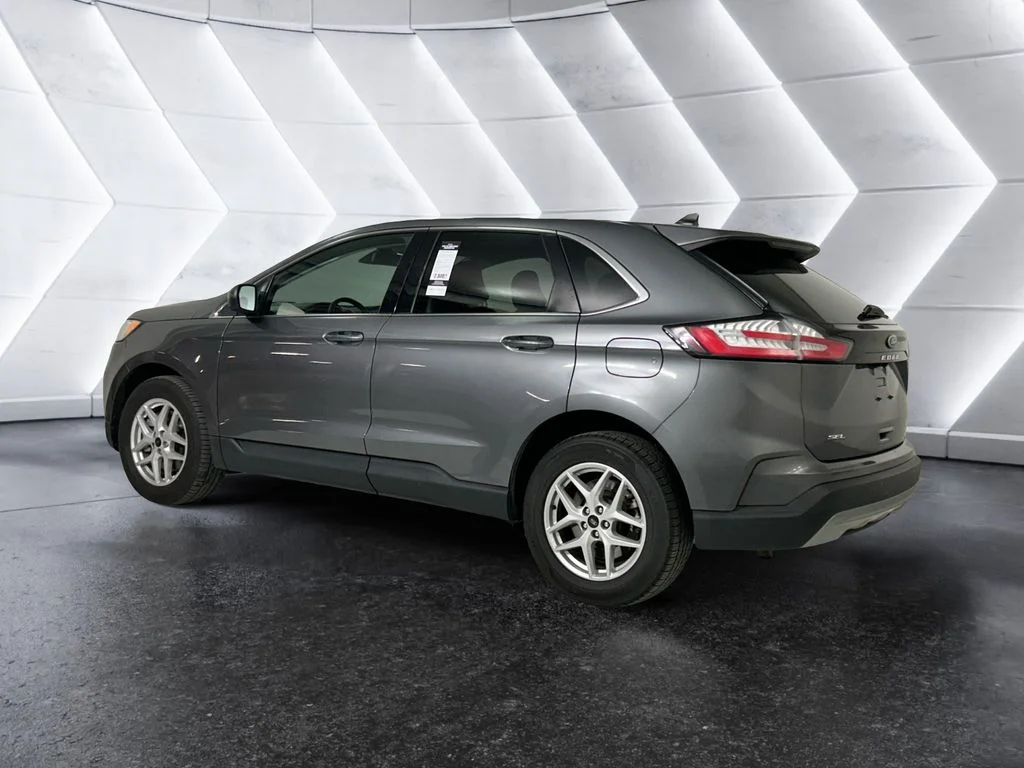 Used 2023 Gray Ford SEL image 6