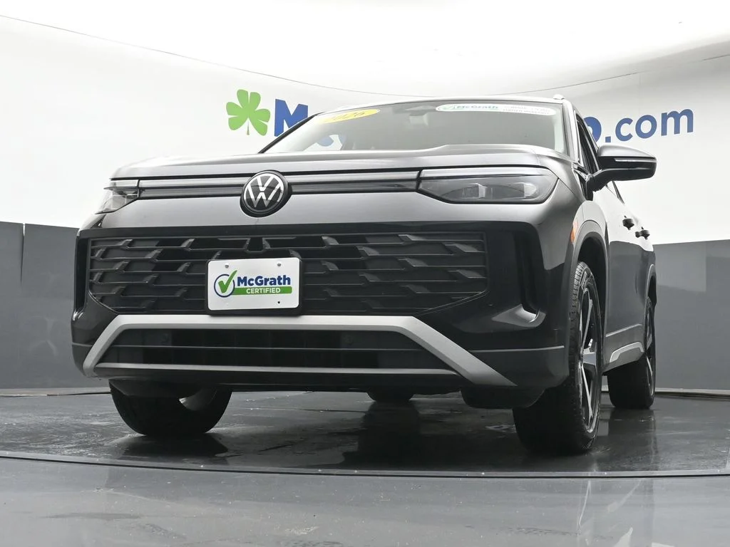 Used 2026 Black Volkswagen SE image 7