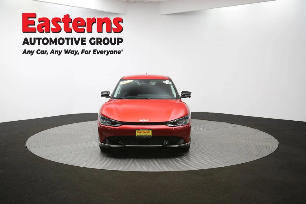 Used 2023 Red Kia Wind image 54