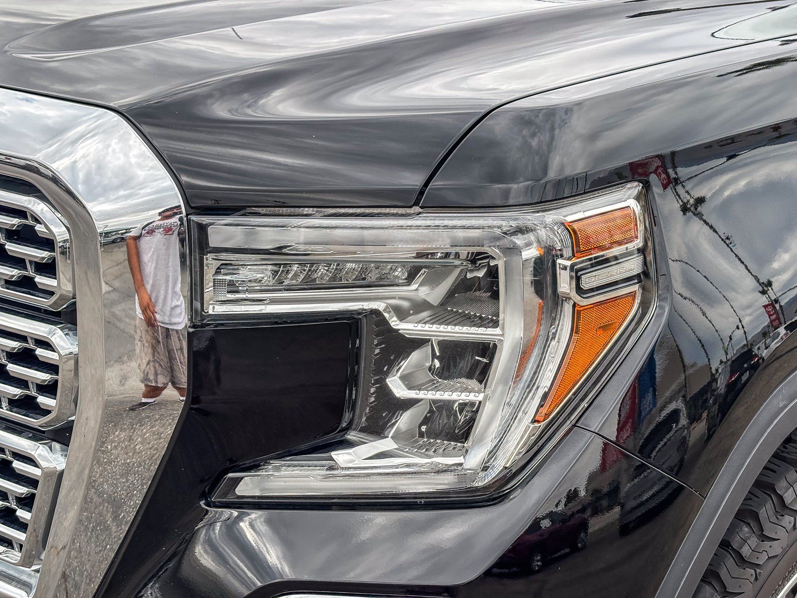 Used 2020 Onyx Black GMC Denali image 7
