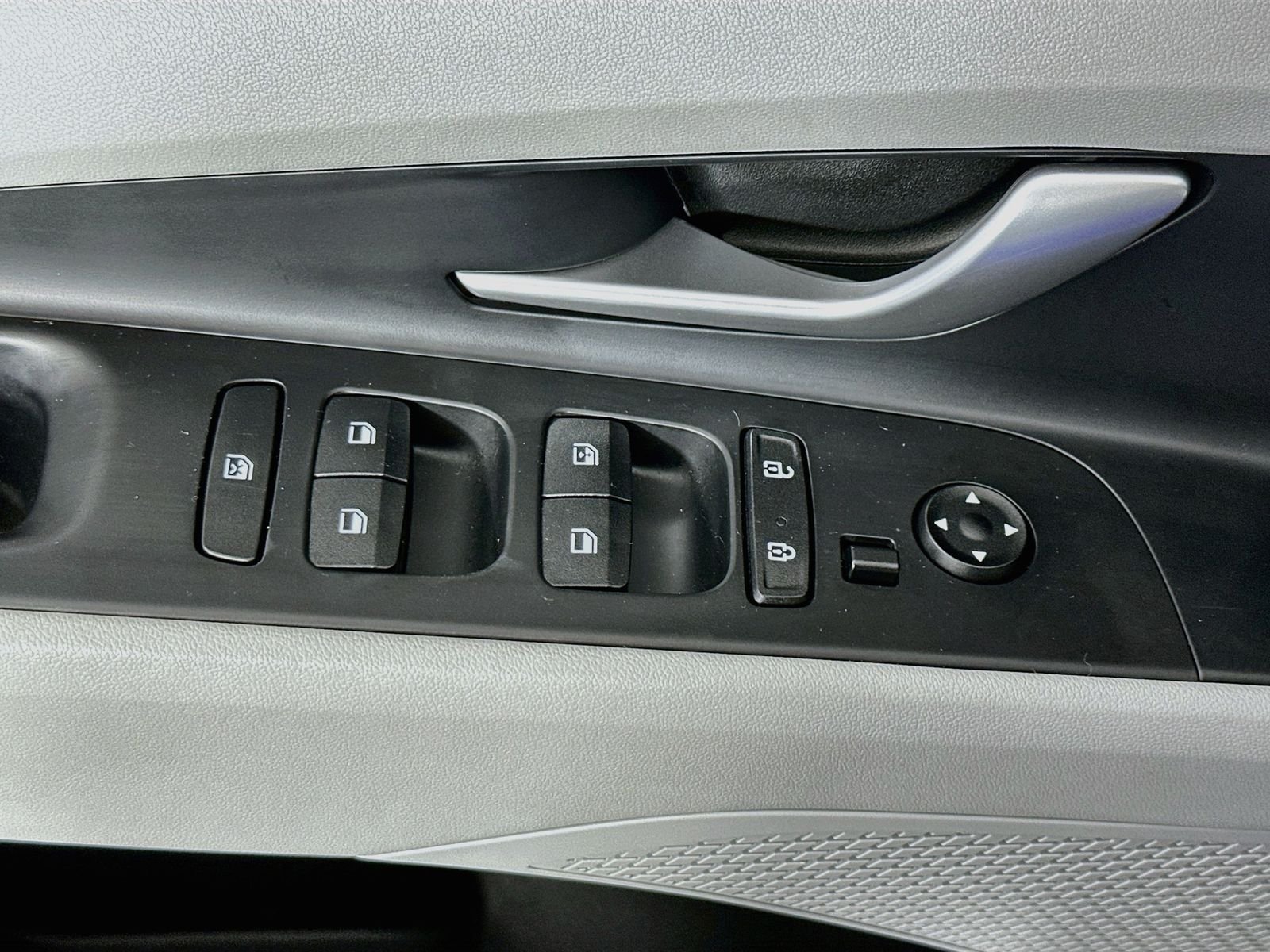 Used 2023 Intense Blue Hyundai Limited image 18