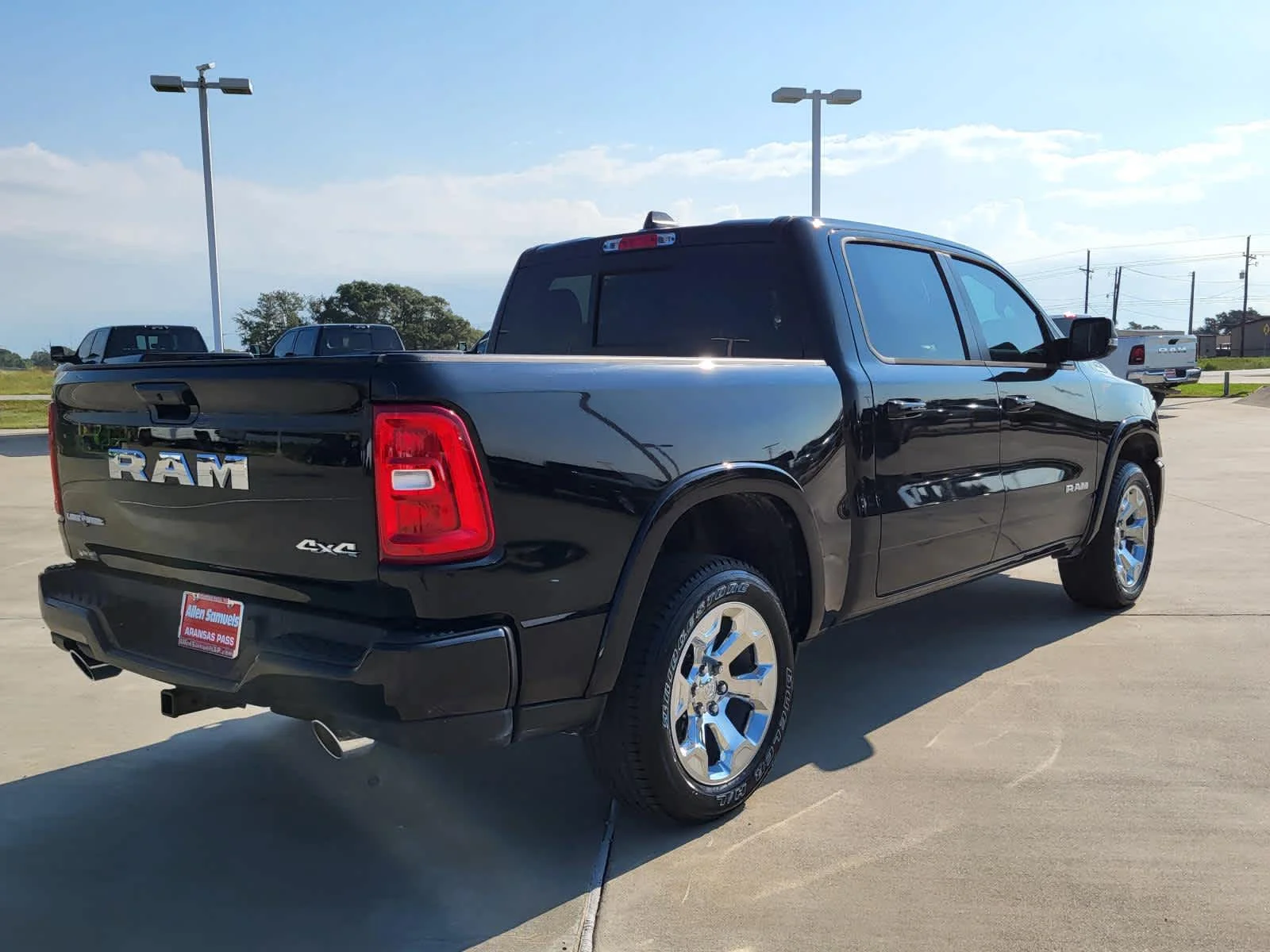 New 2026 Diamond Black Crystal Pearl-Coat Exterior Paint RAM Lone Star image 5
