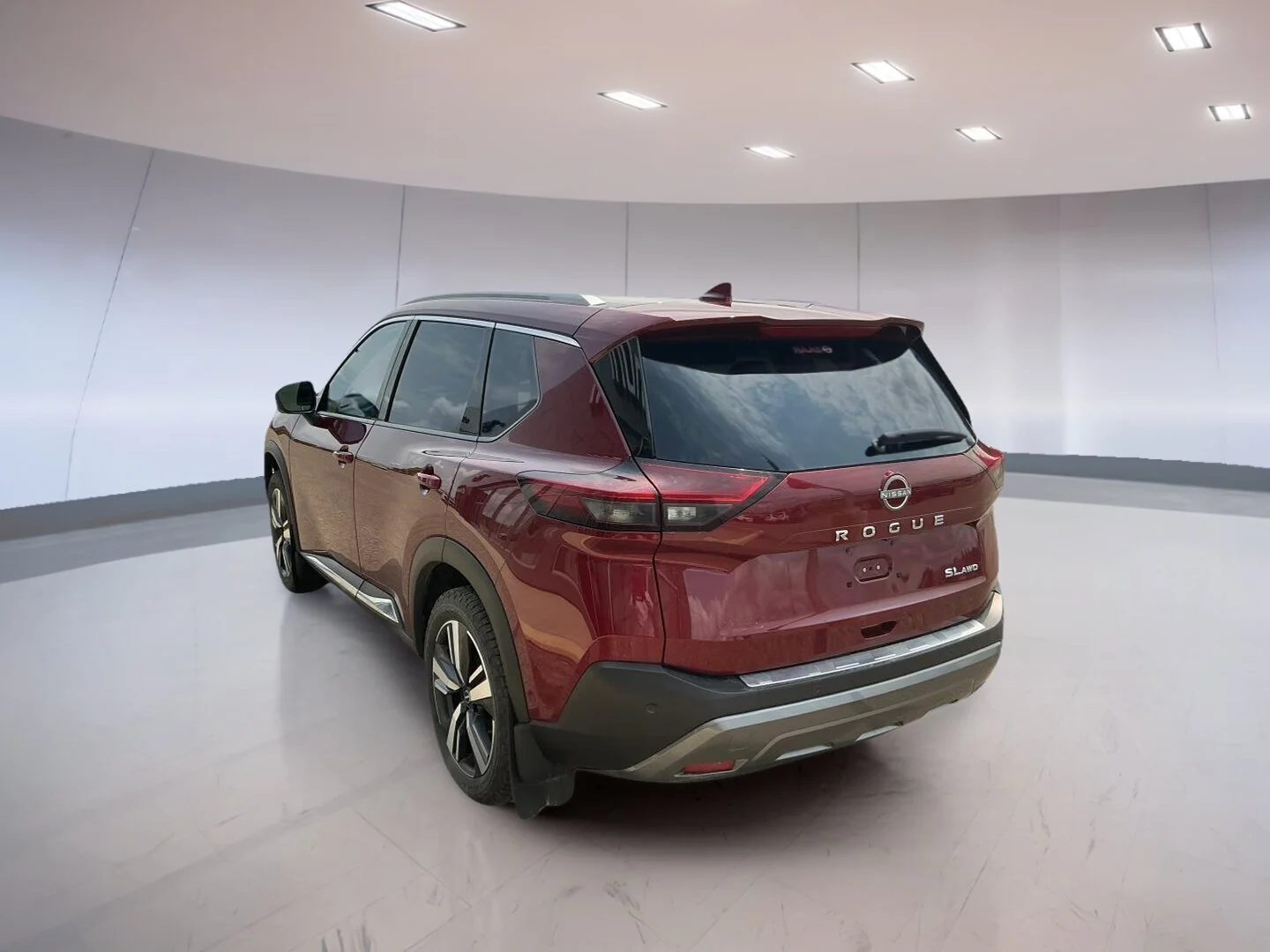 Used 2023  Nissan SL image 4