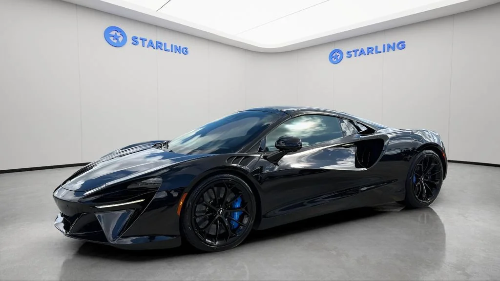 Used 2026  McLaren Spider image 2