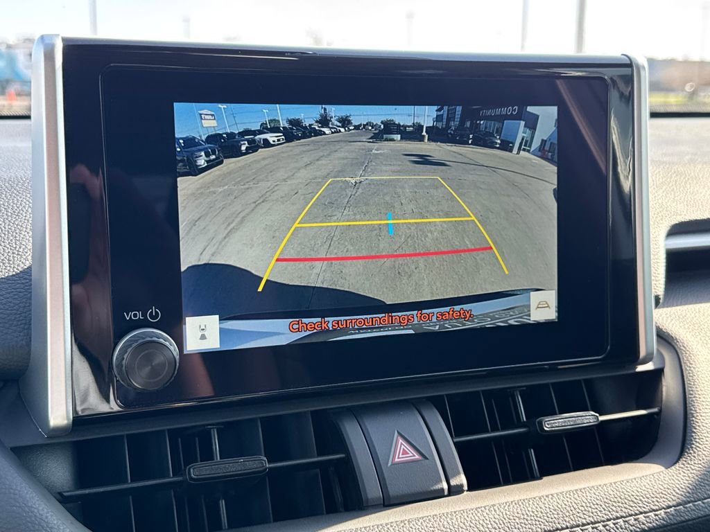 2025 Toyota RAV4 XLE - Photo 26