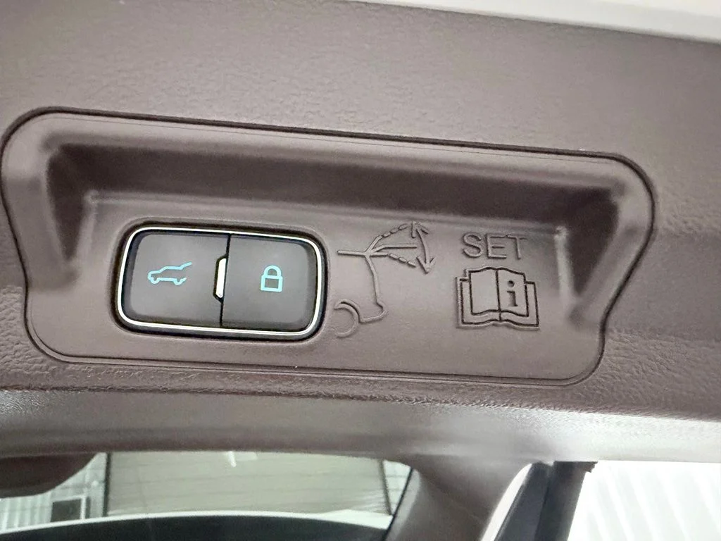 Used 2023 White Metallic Ford King Ranch image 40