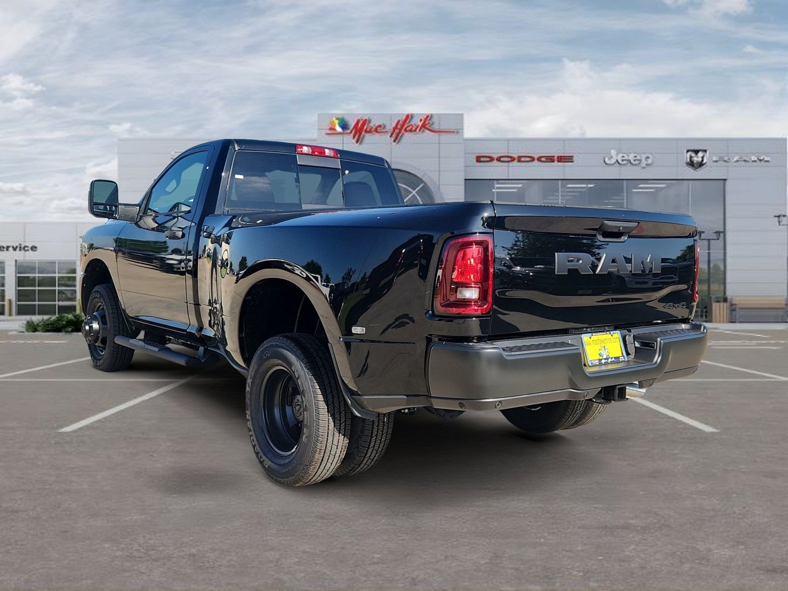 New 2026 Diamond Black Crystal Pearl-Coat Exterior Paint RAM Tradesman image 3
