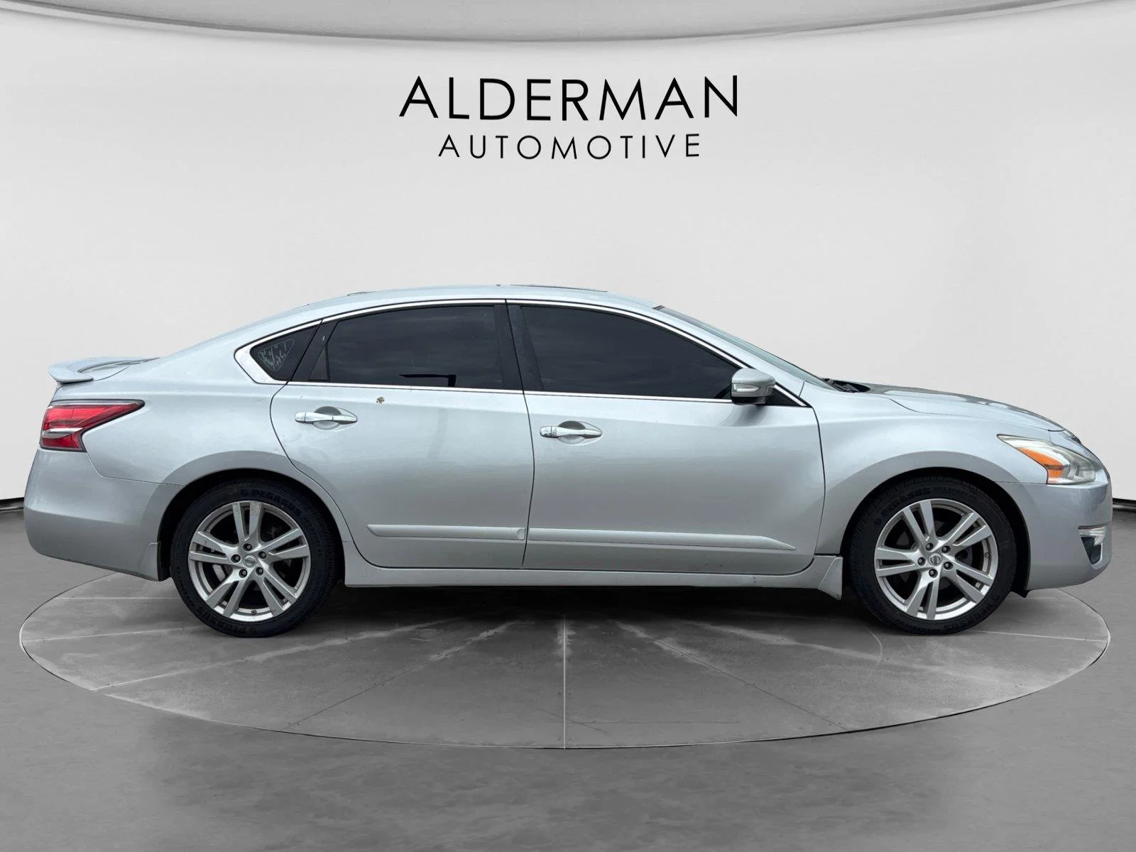 Used 2015 Brilliant Silver Nissan 3.5 SL image 6