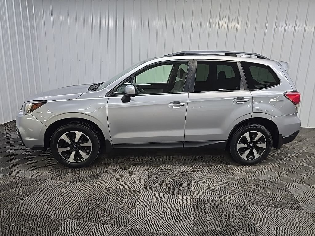 Used 2017 Silver Subaru 2.5i Premium image 5