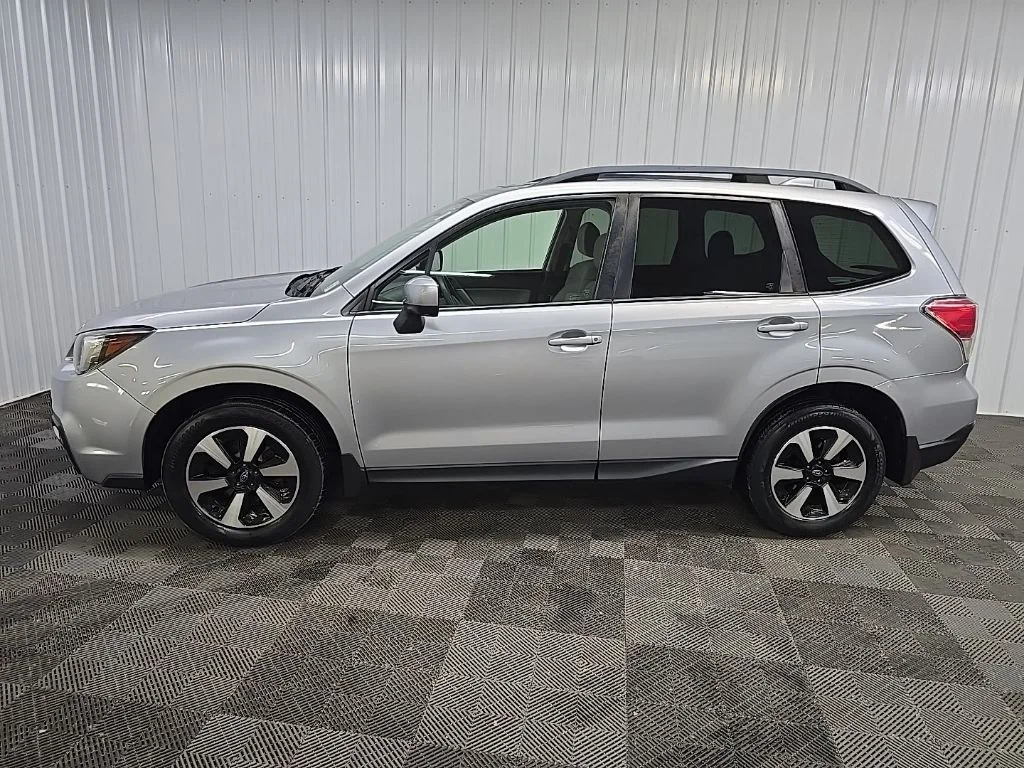 Used 2017 Ice Silver Metallic Subaru 2.5i Premium image 5