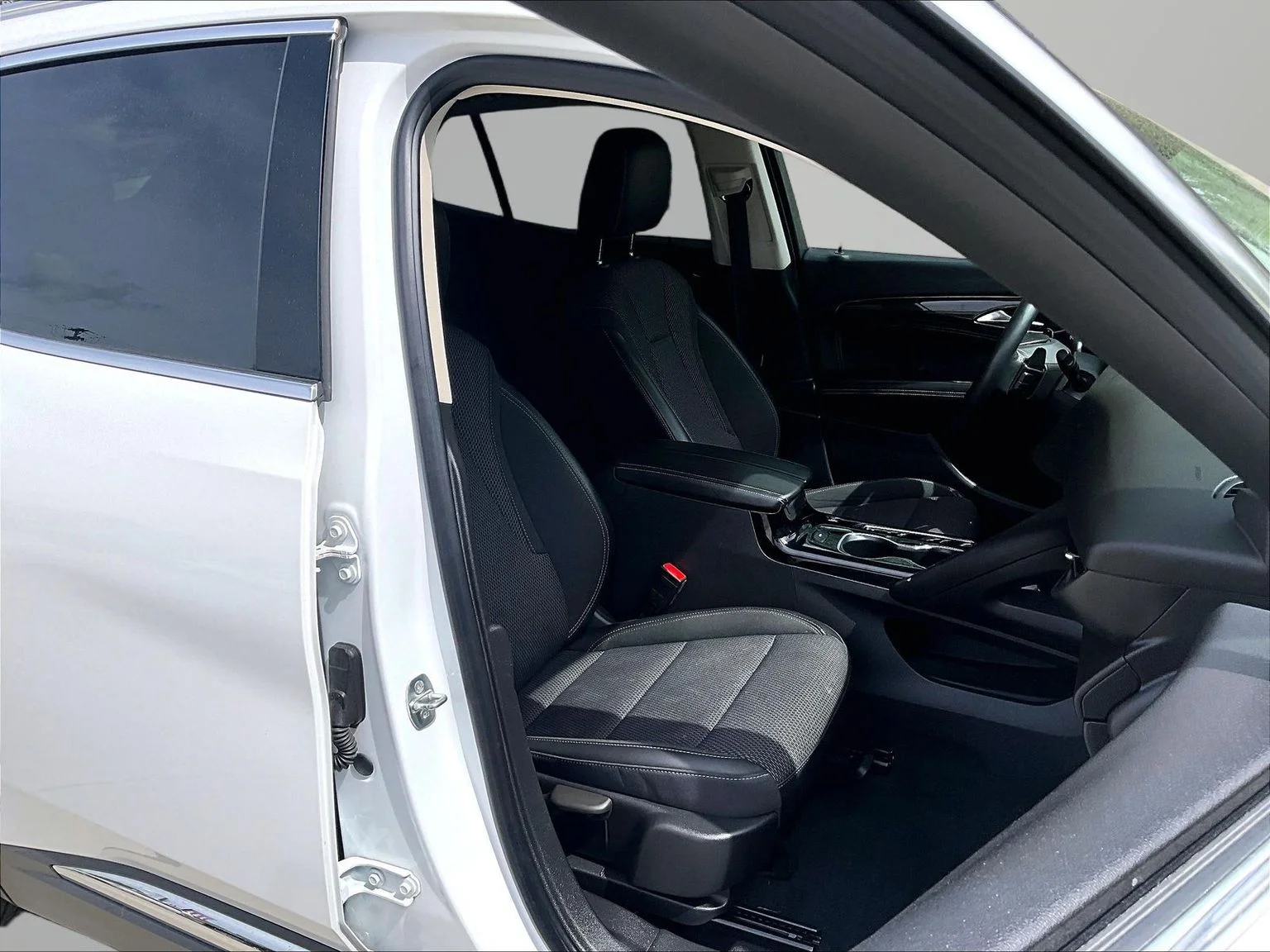 Used 2023 White Buick Preferred image 8