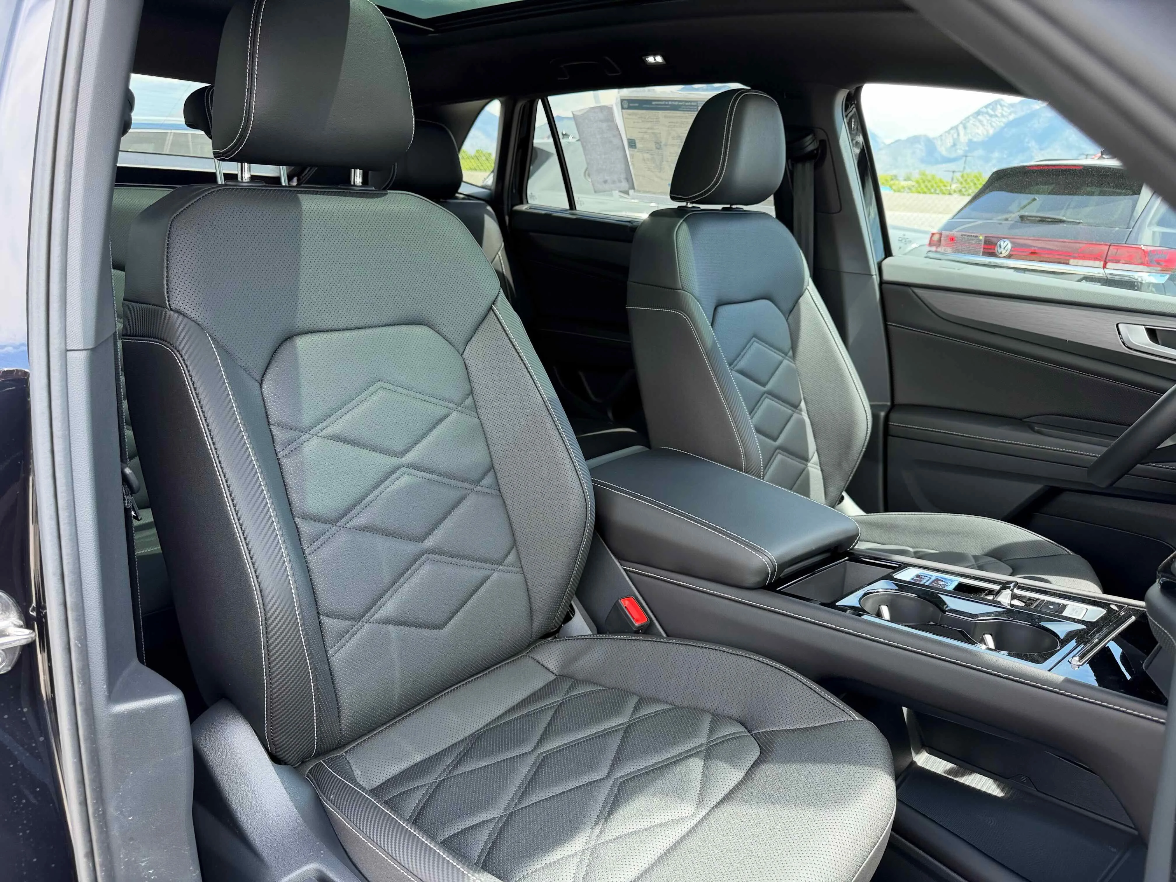 New 2026 Deep Black Volkswagen 2.0T SE w/Technology image 31