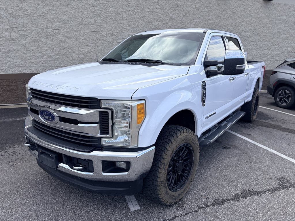 Used 2017 Oxford White Ford XLT image 1