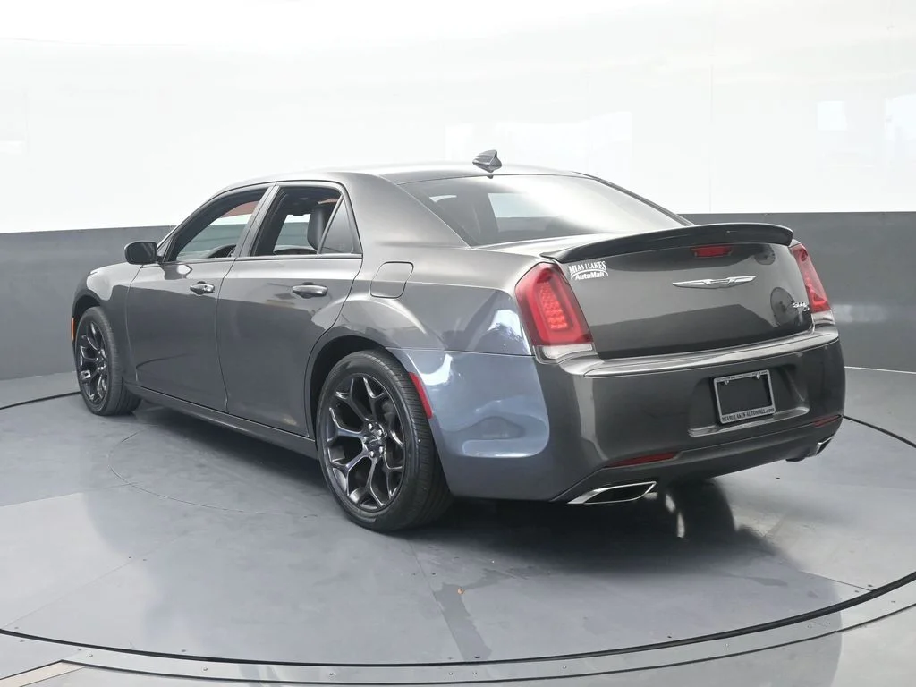 Used 2020 Granite Crystal Metallic Clearcoat Chrysler S image 4