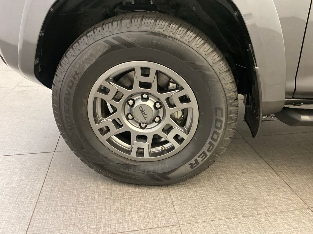 Used 2020 Gray Toyota Venture image 9