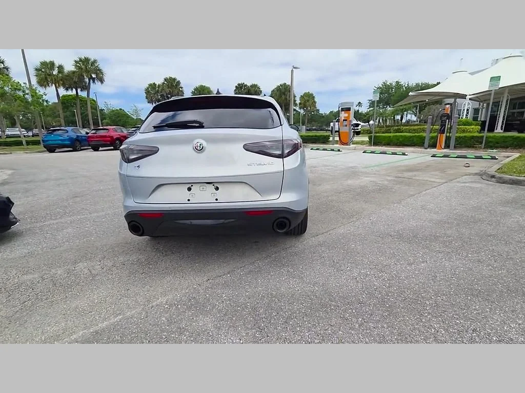 New 2025 Moonlight Gray Metallic Alfa Romeo Base image 28