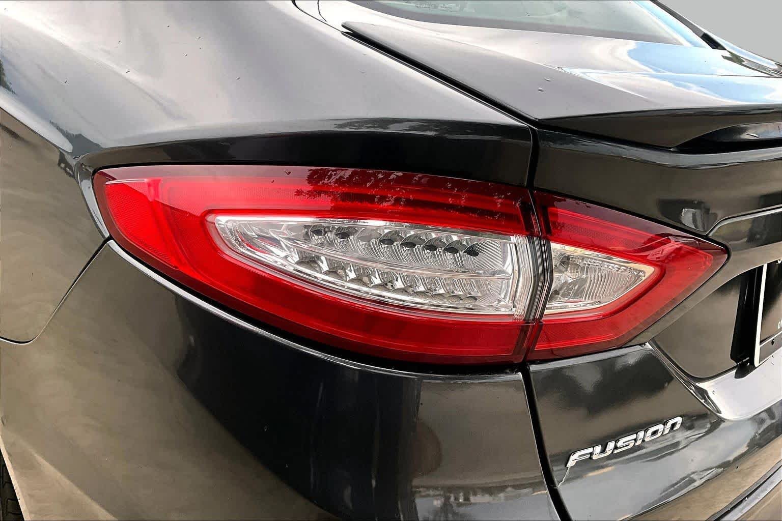 Used 2015 Magnetic Ford Titanium Hybrid image 28