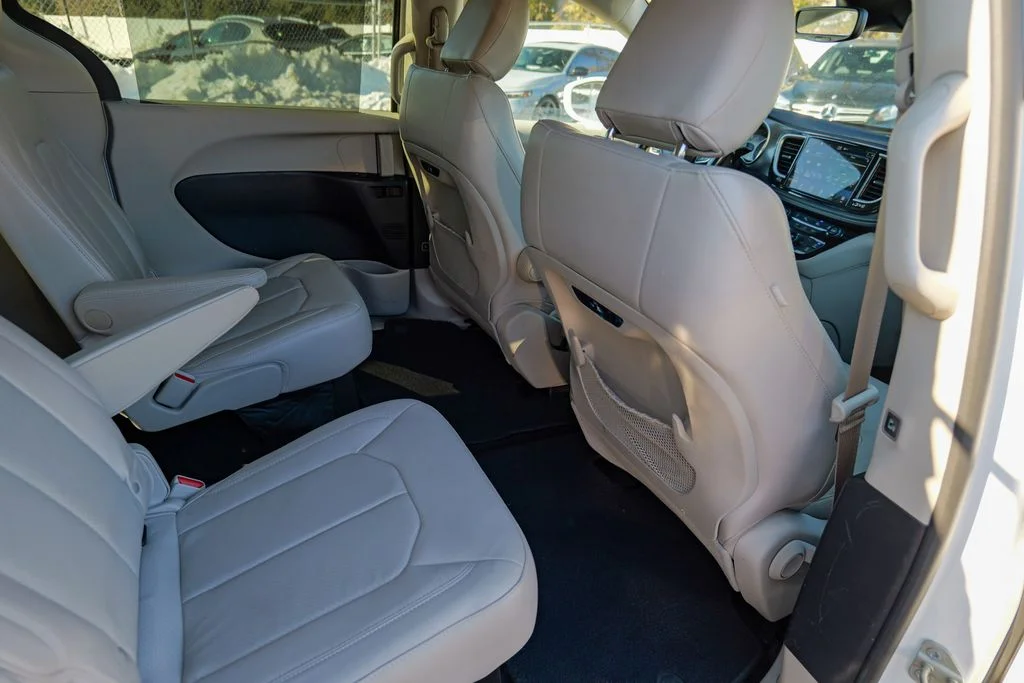 Used 2021 Bright White Clearcoat Chrysler Touring L image 23