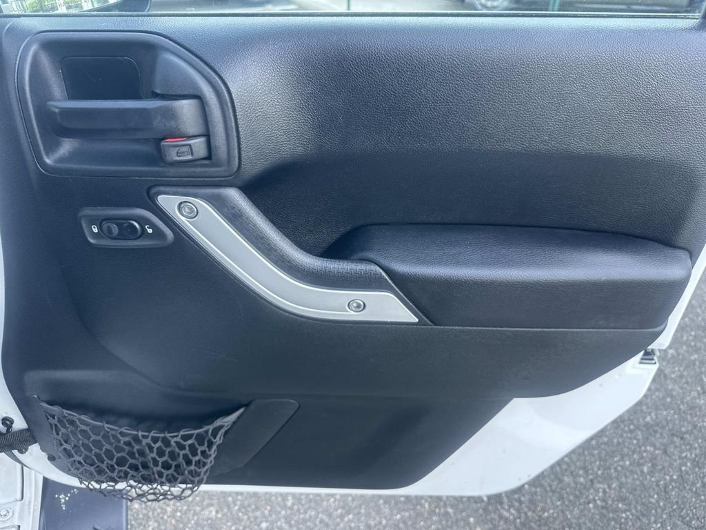 Used 2018 White Jeep Unlimited Sahara image 12