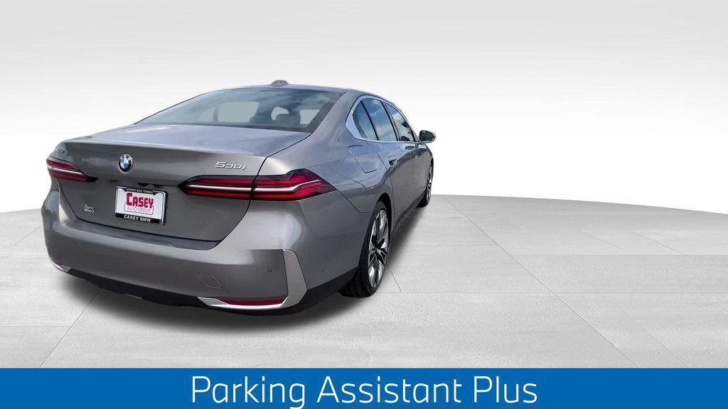 New 2026 Oxide Grey Metallic BMW 530i xDrive image 12