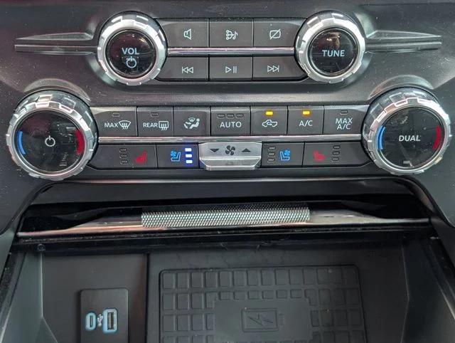 Used 2022 Black Ford Lariat image 19
